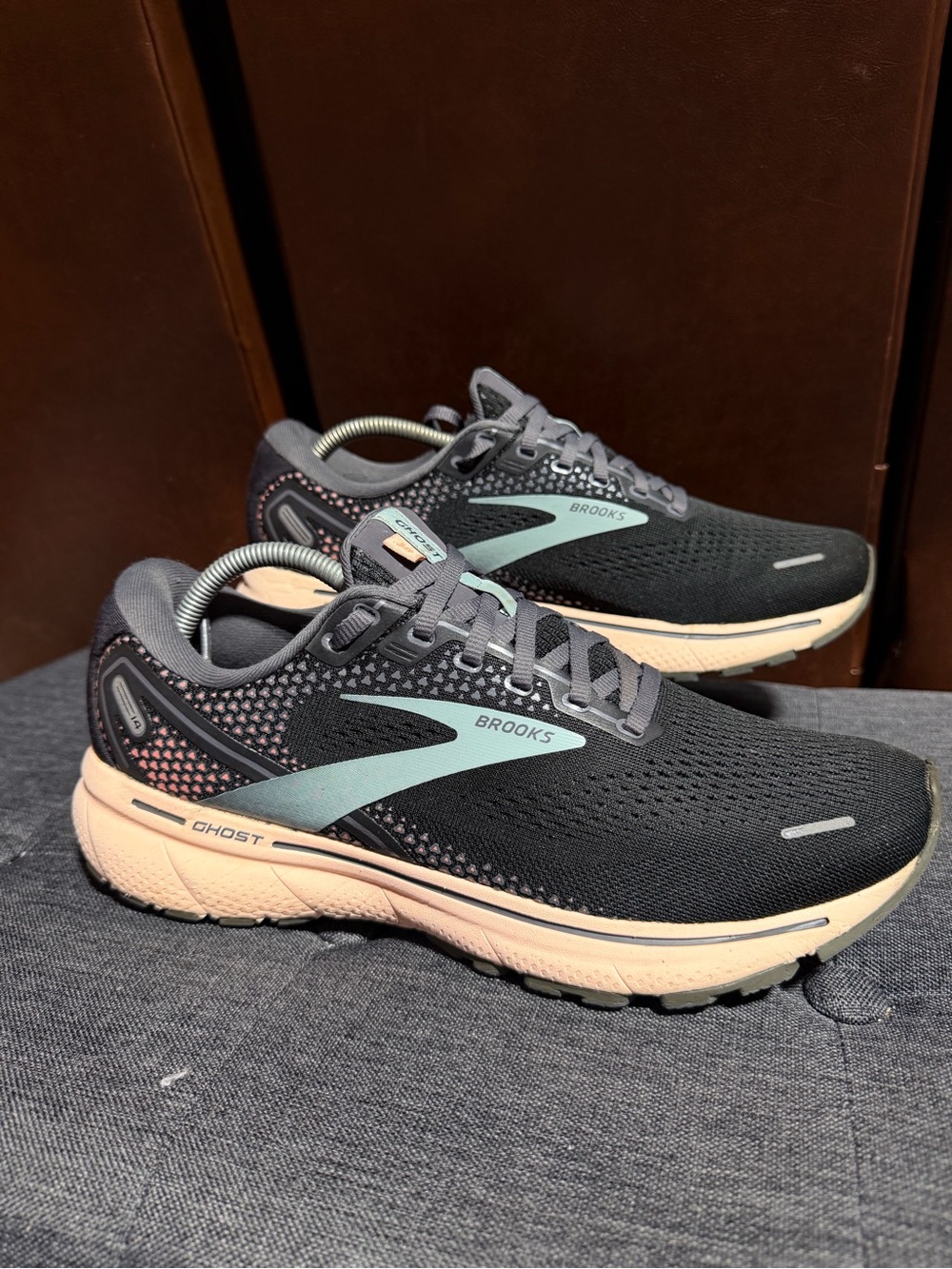 Brooks Women's Running Shoes — Black with Mint and Beige size 10.5